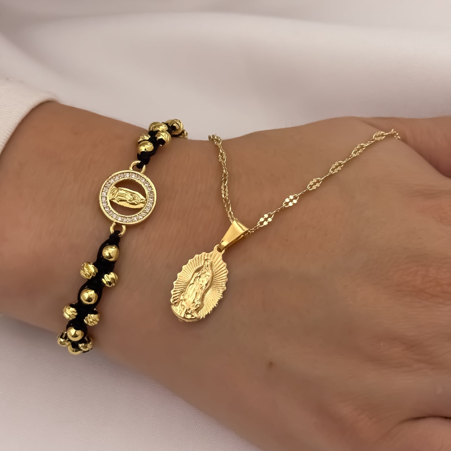 Cadena Tejido Crispeta de Dama de 45cm + Virgen de Guadalupe Tallada + Pulsera Tejida Guadalupe Protección en Oro Laminado 18k con Garantia de por vida