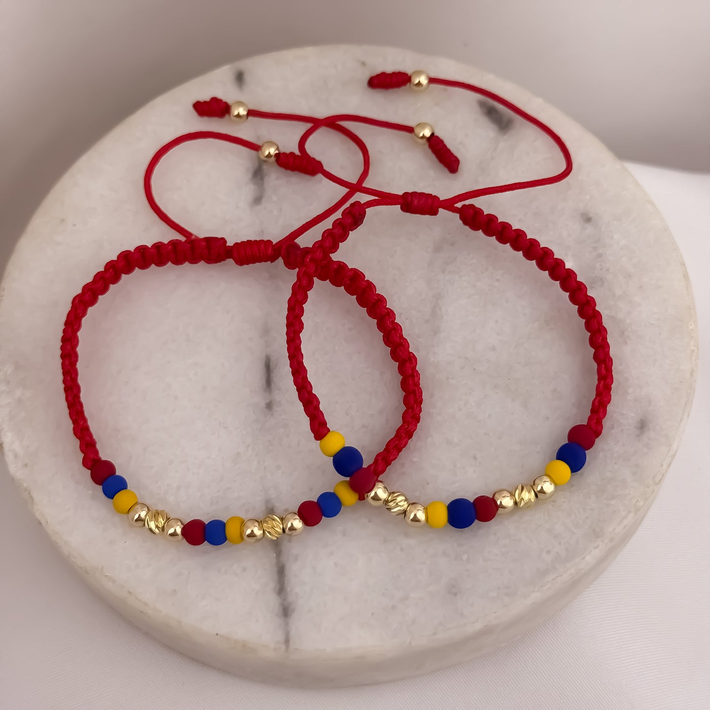 Promoción de 2 Pulseras Para Pareja de la Selección Colombia en Balin Diamantado de 6mm Con Neopreno en Oro Laminado 18k con Garantía de por vida