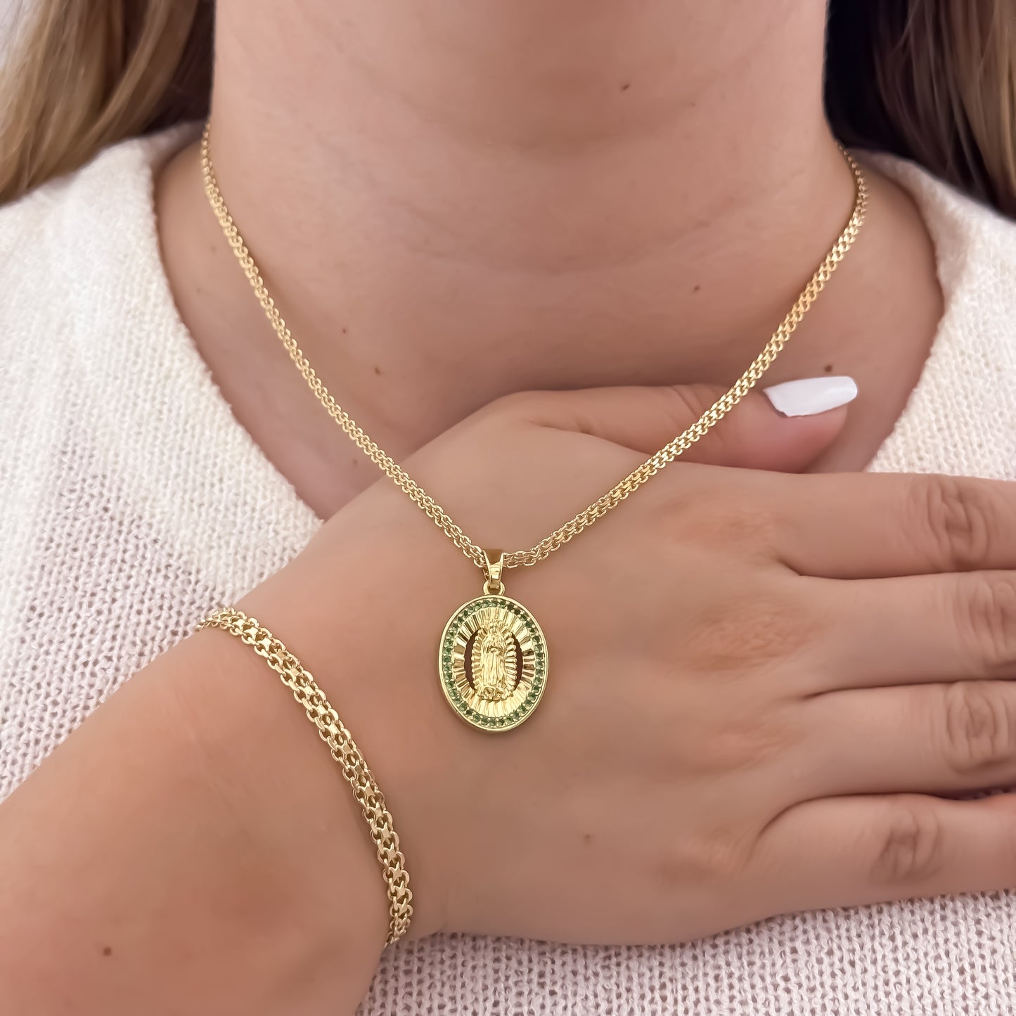 conjunto Tejido Chino de Dama de 45cm de 3mm Cadena + Virgen Guadalupe + Pulseras de 18cm de 3mm en Oro Laminado 18k