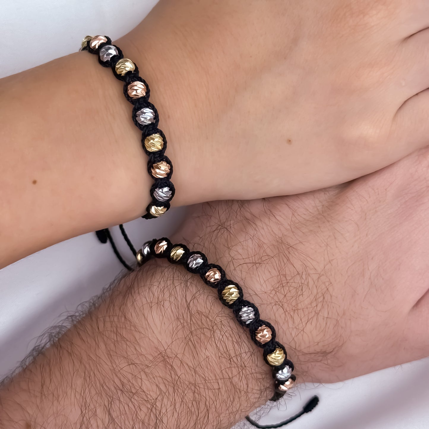 Promocion de 2 Pulseras Tejida Hilo Negro en Balin italiano de 3 Oros en 6mm en Oro Laminado 18k con Garantia de por vida