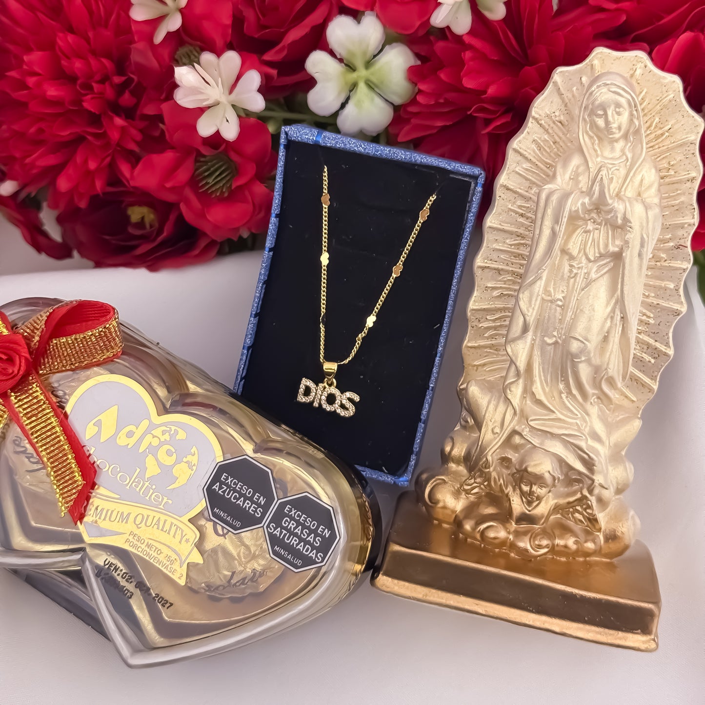 El Regalo Perfecto para Mama Cadena Tejido Cubana + Dije Dios con Micro Circones Cristales en Oro Laminado 18k con Garantia de por vida + Porcelana de Virgen de Guadalupe + Chocolate