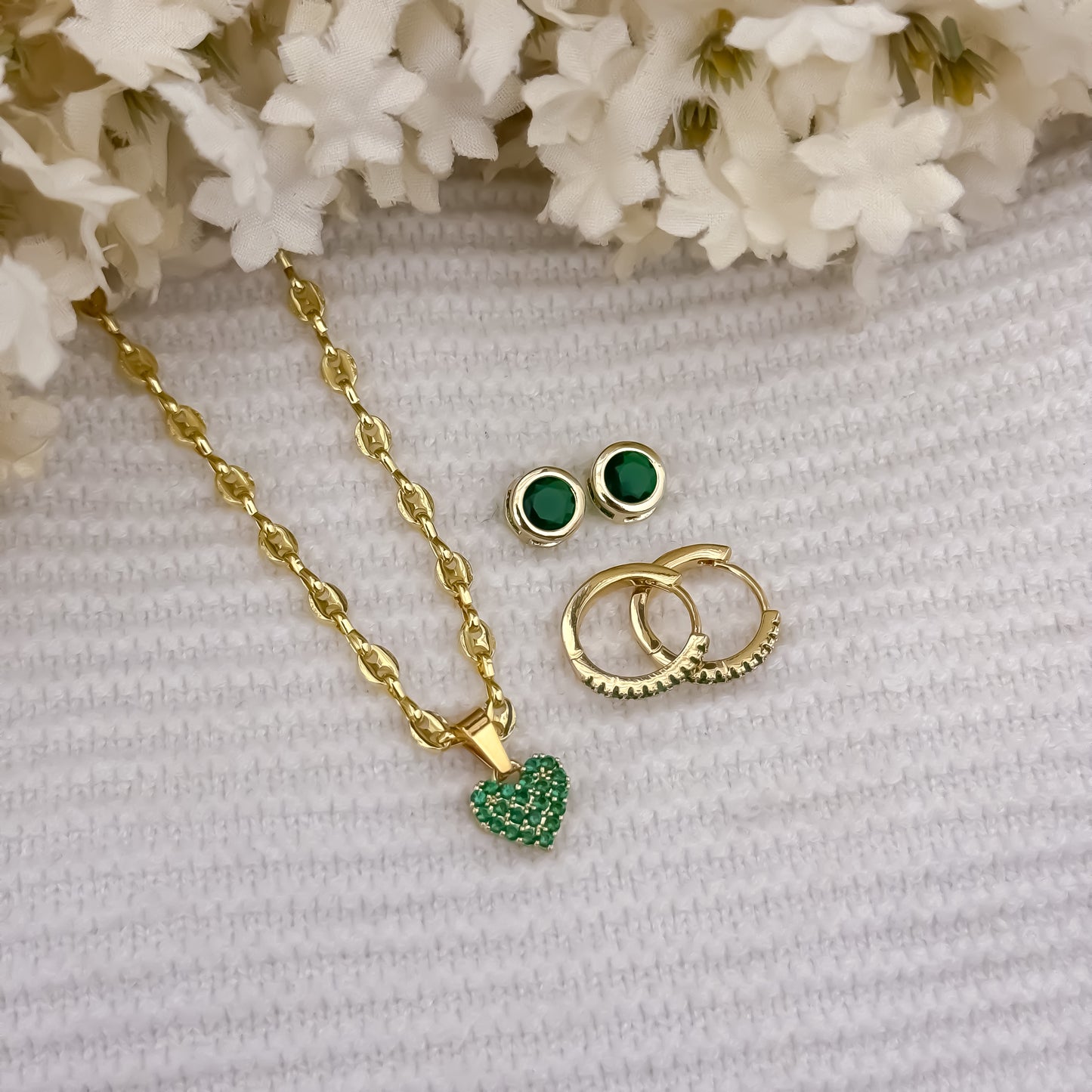 Cadena Tejido Gucci de Dama de 45cm de 3mm + Corazon Verde Esmeralda + Topos Verde + Candongas Verde Esmeralda en Oro Laminado 18k con Garantia de por vida