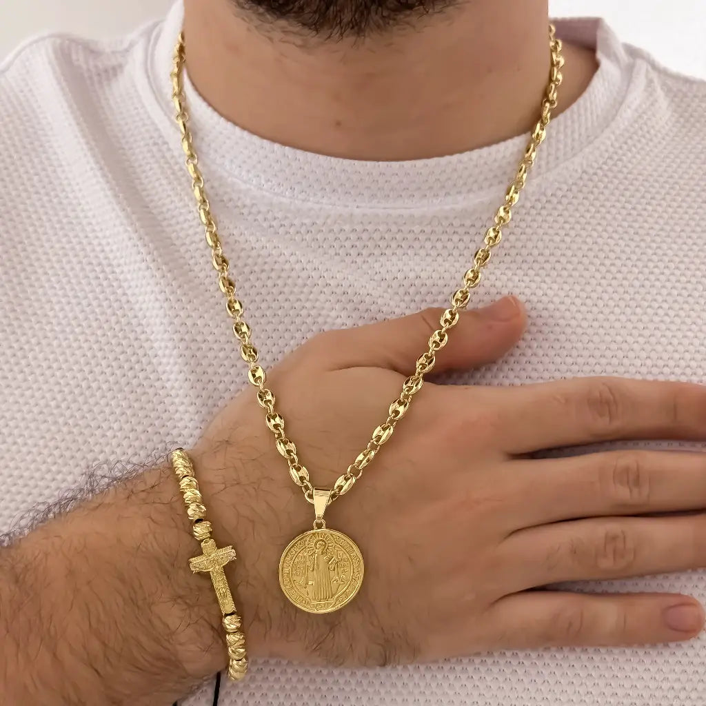 Conjunto De Caballero Con Cadena De Tejido Gucci, Dije De San Benito Y Manilla Italiana Con Herraje De Cruz
