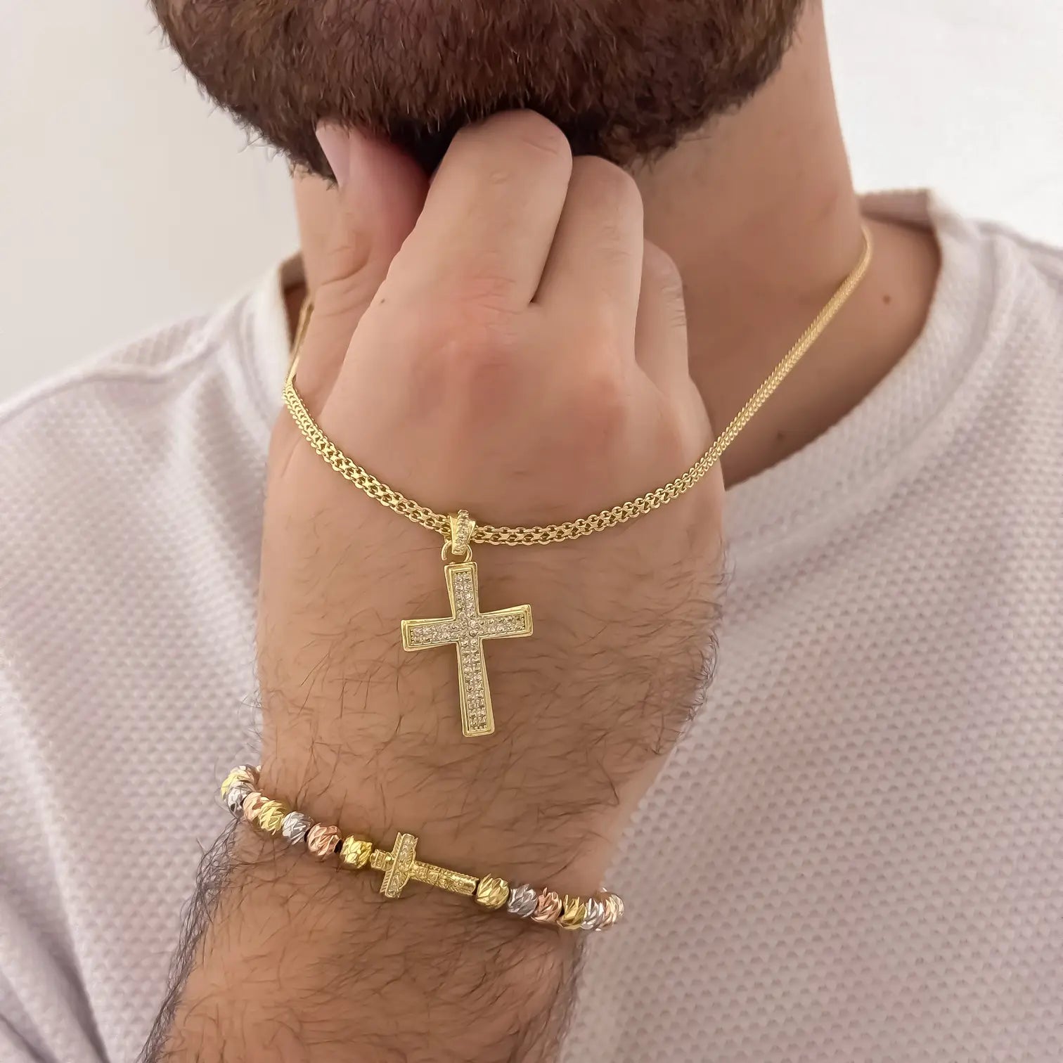 Conjunto De Caballero Con Cadena Tejido Chino, Dije De Cruz Cristal Y Manilla De Balines Italianos Tres Oros Con Herraje De Crucifijo