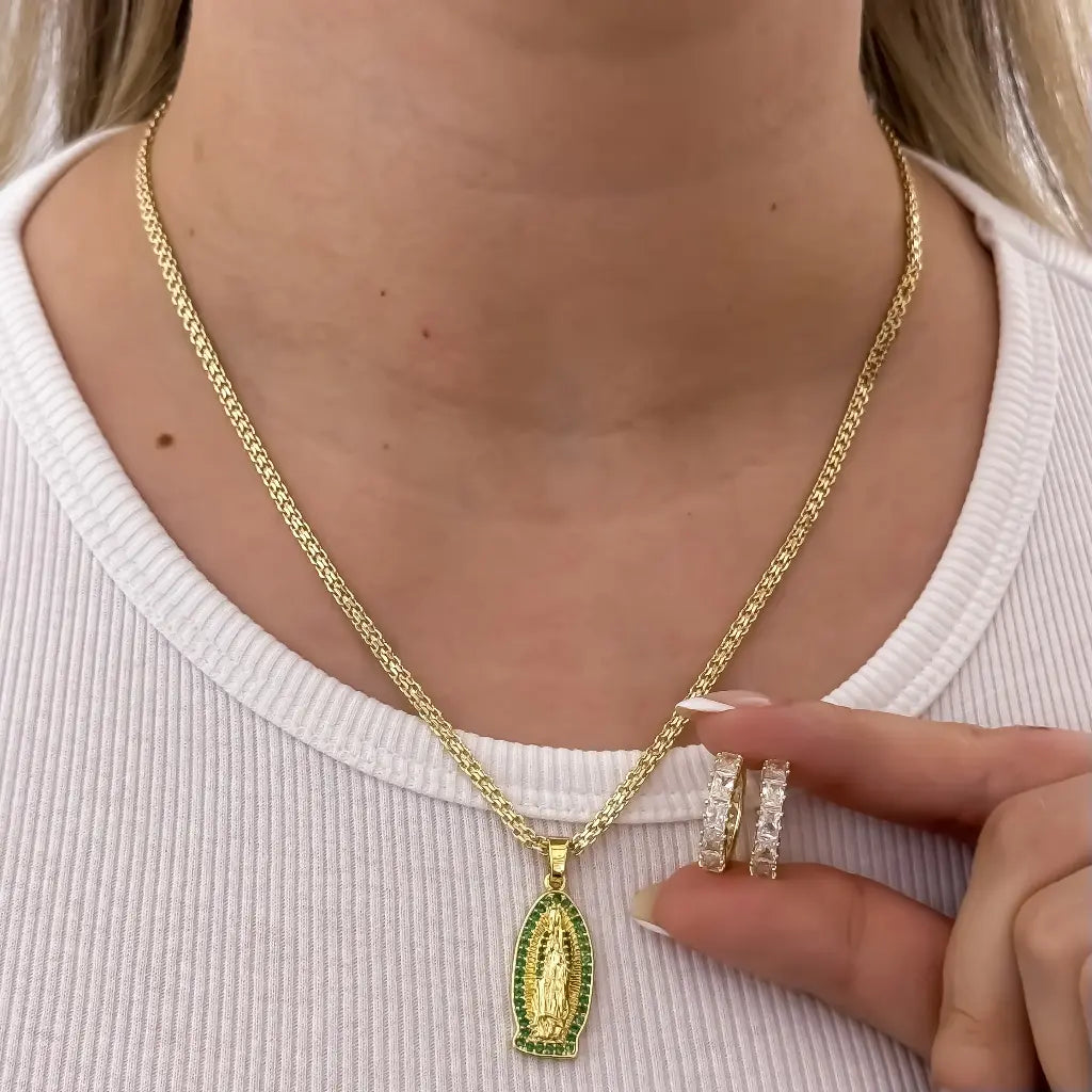 Conjunto De Dama Con Cadena De Tejido Chino, Dije De La Virgen De Guadalupe Y Par De Candongas Cristal