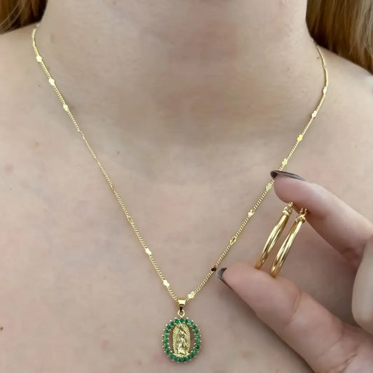 Conjunto De Dama Con Cadena De Tejido Cubana Con Corazones, Dije De La Virgen De Guadalupe Y Candongas De 30mm