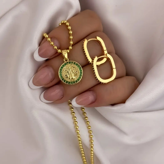 Conjunto De Dama Con Cadena Tejido Militar, Dije San Benito Y Candongas De Piedras Verdes