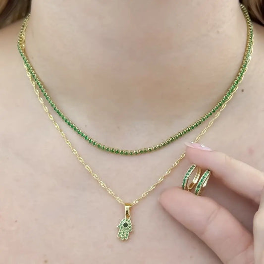Conjunto De Dama Con Choker Tenis Verde, Cadena Singapur Con Dije De Mano Jamsa Y Par De Candongas Verdes