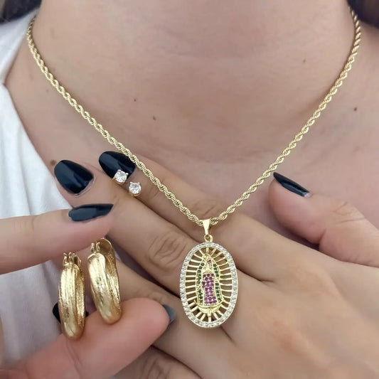 Conjunto De Dama Con Con Cadena Tejido Lazo, Dije De La Virgen De Guadalupe, Par De Topos Cristal Y Par De Candongas