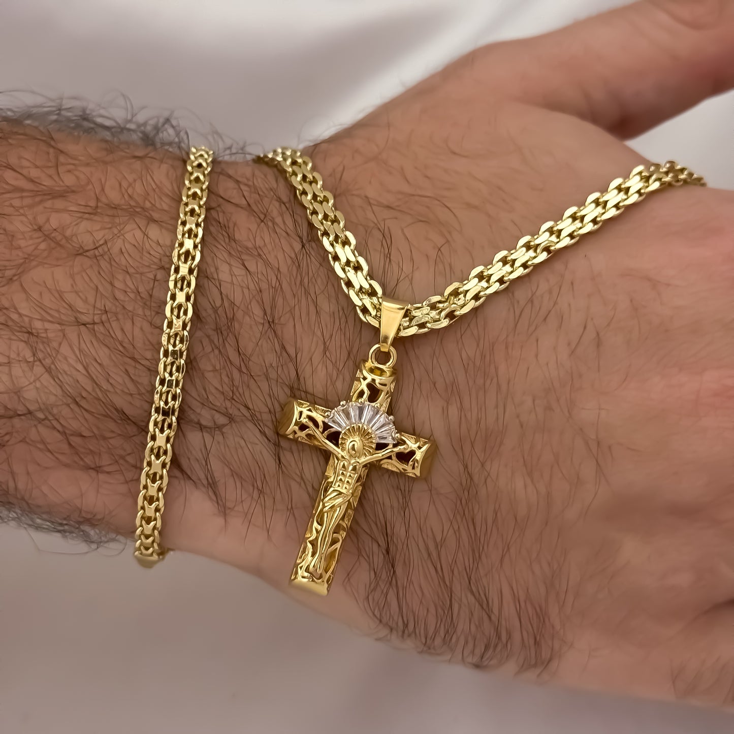 Cadena Tejido Chino de Hombre de 60cm de 4mm + Cruz Cristo Madero  con Micro Circones + Pulseras Chino de 20cm de 4mm en Oro Laminado 18k con  Garantia de por vida