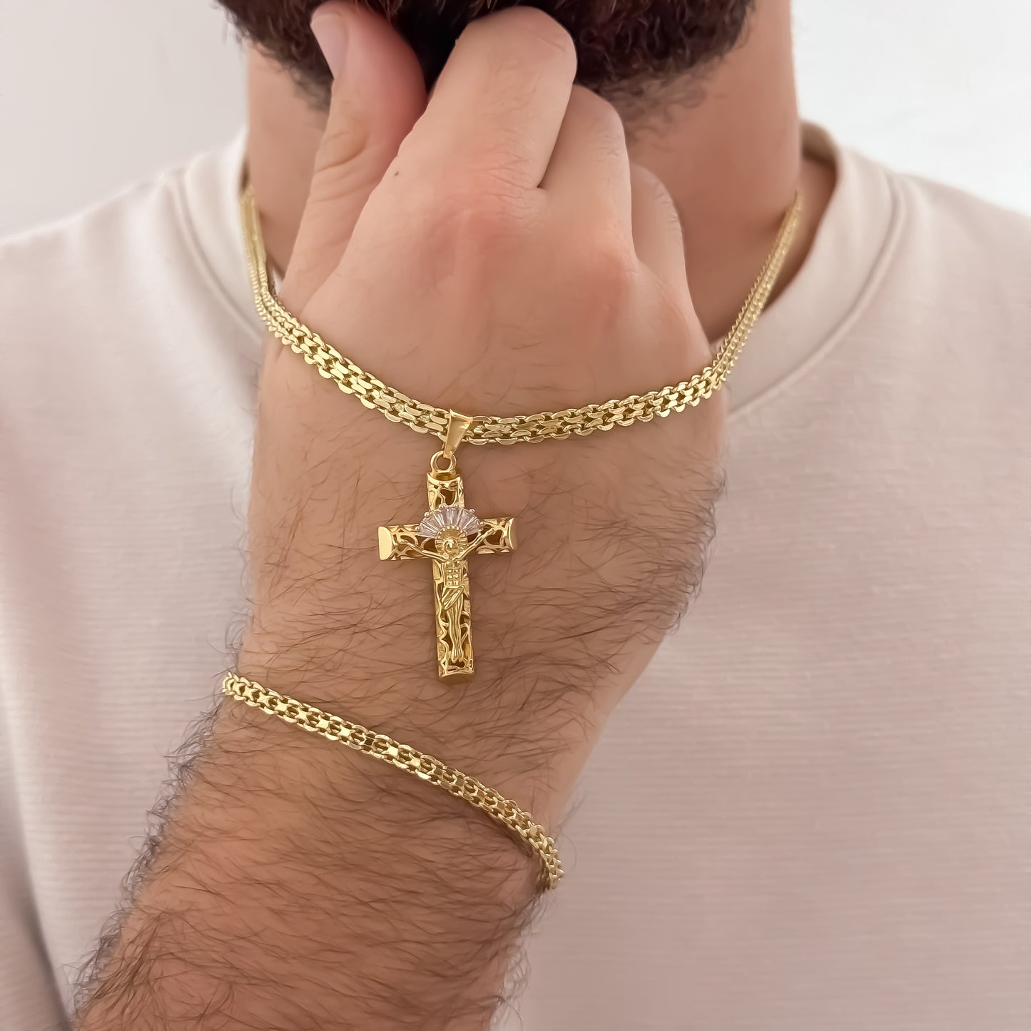 Cadena Tejido Chino de Hombre de 60cm de 4mm + Cruz Cristo Madero  con Micro Circones + Pulseras Chino de 20cm de 4mm en Oro Laminado 18k con  Garantia de por vida