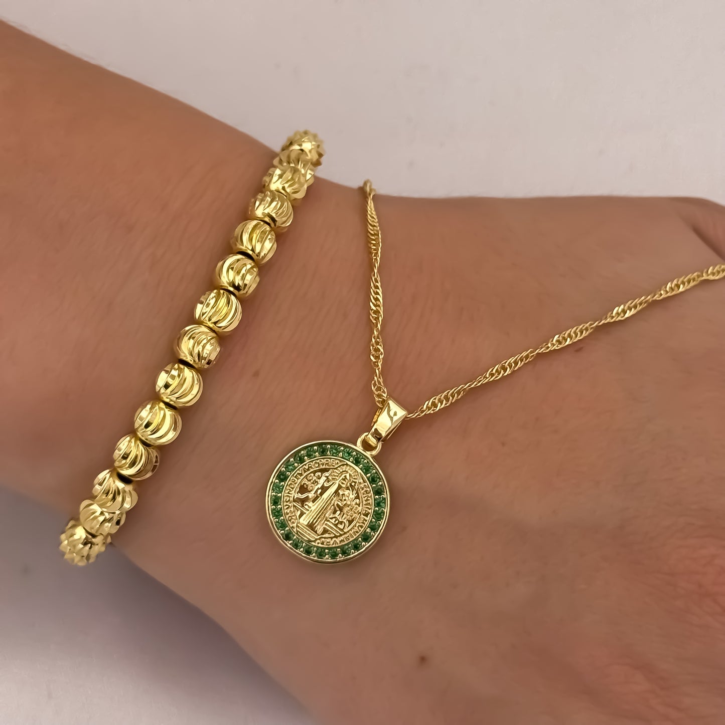 Cadena Tejido Singapur de Dama de 45cm + San Benito Protección  + Pulseras Balin Italiano de 4mm en Oro Laminado 18k