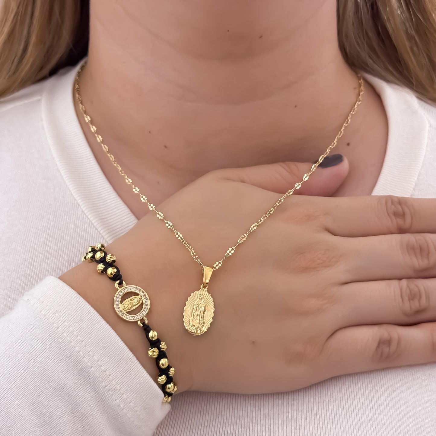 Cadena Tejido Crispeta de Dama de 45cm + Virgen de Guadalupe Tallada + Pulsera Tejida Guadalupe Protección en Oro Laminado 18k con Garantia de por vida