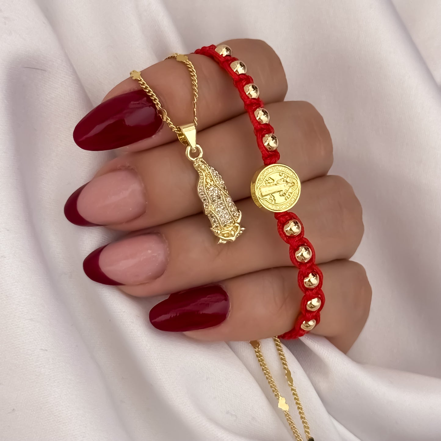 Cadena Tejido Cubana de Dama de 45cm + Virgen de Guadalupe Tallada + Pulsera San Benito en Oro Laminado 18k con Garantia de por vida