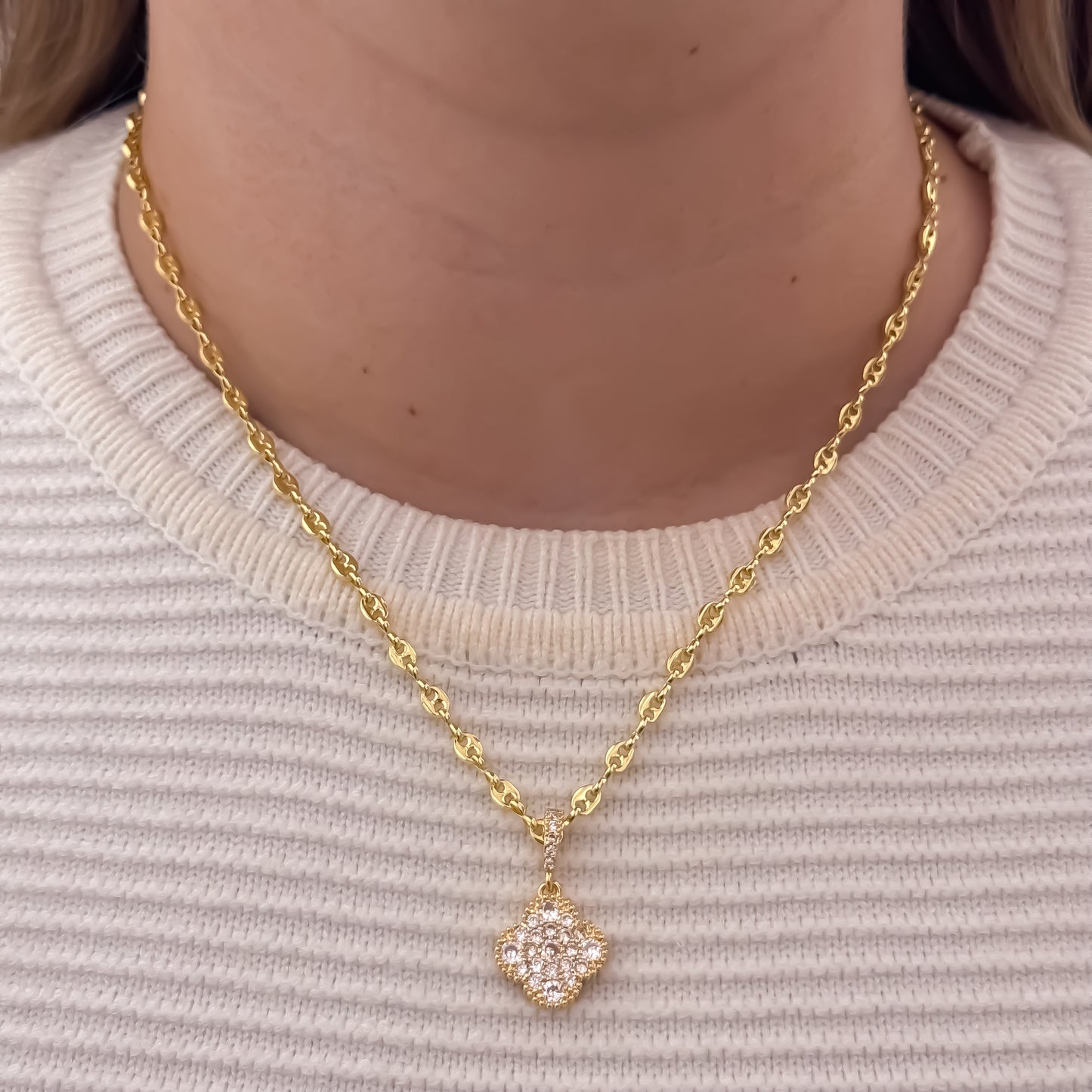 Cadena Tejido Gucci de Dama de 45cm de 3mm + Van Cleef  Micro Circones Cristales en Oro Laminado 18k con Garantia de por vida