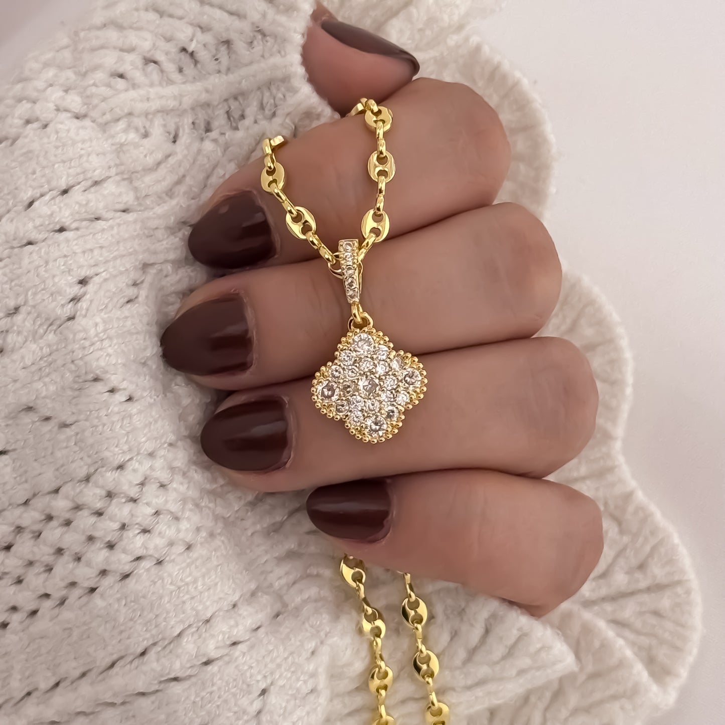 Cadena Tejido Gucci de Dama de 45cm de 3mm + Van Cleef  Micro Circones Cristales en Oro Laminado 18k con Garantia de por vida