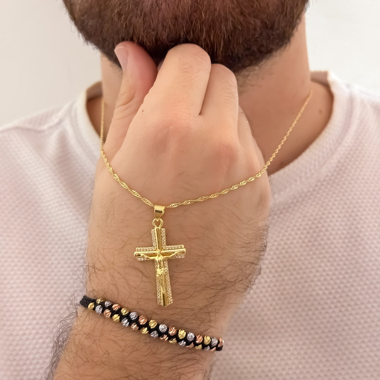 Cadena Tejido Lazo Delgado de 60cm de 2mm + Cruz Cristo Madero con  Micro Circones + Pulseras Doble Carril de 3 Oros en Balin Italiano de 4mm en Oro Laminado 18k con Garantia de por vida