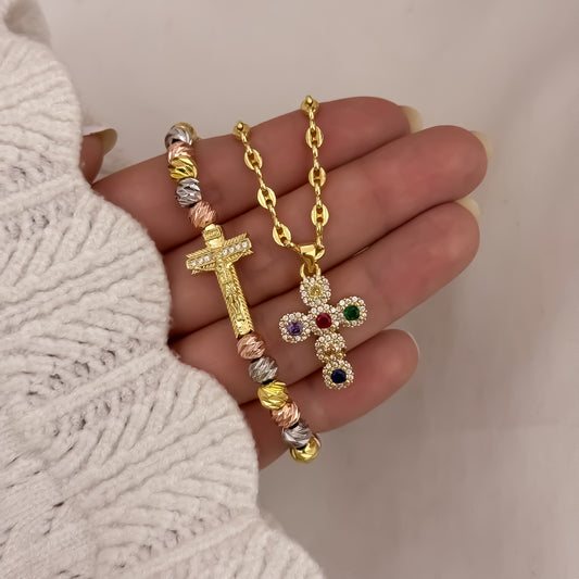 Cadena Tejido Gucci de Dama de 45cm de 3mm + Cruz Micro Circones Cristales de Colores + Pulsera Cruz Madero de 3 Oros en Balin Italiano en Oro Laminado 18k con Gara