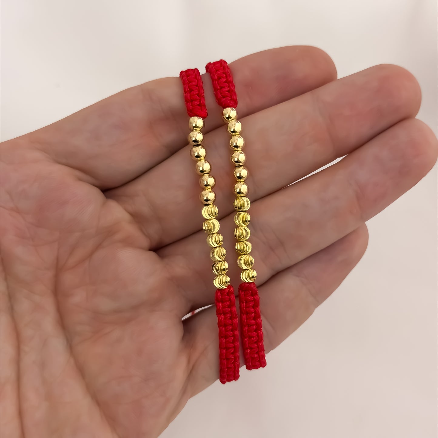 Promoción de 2  Brazaletes De hilo de Amor en Balin Italiano y Liso  4mm y  Liso  en Oro Laminado 18k con Garantia de ´por vdia