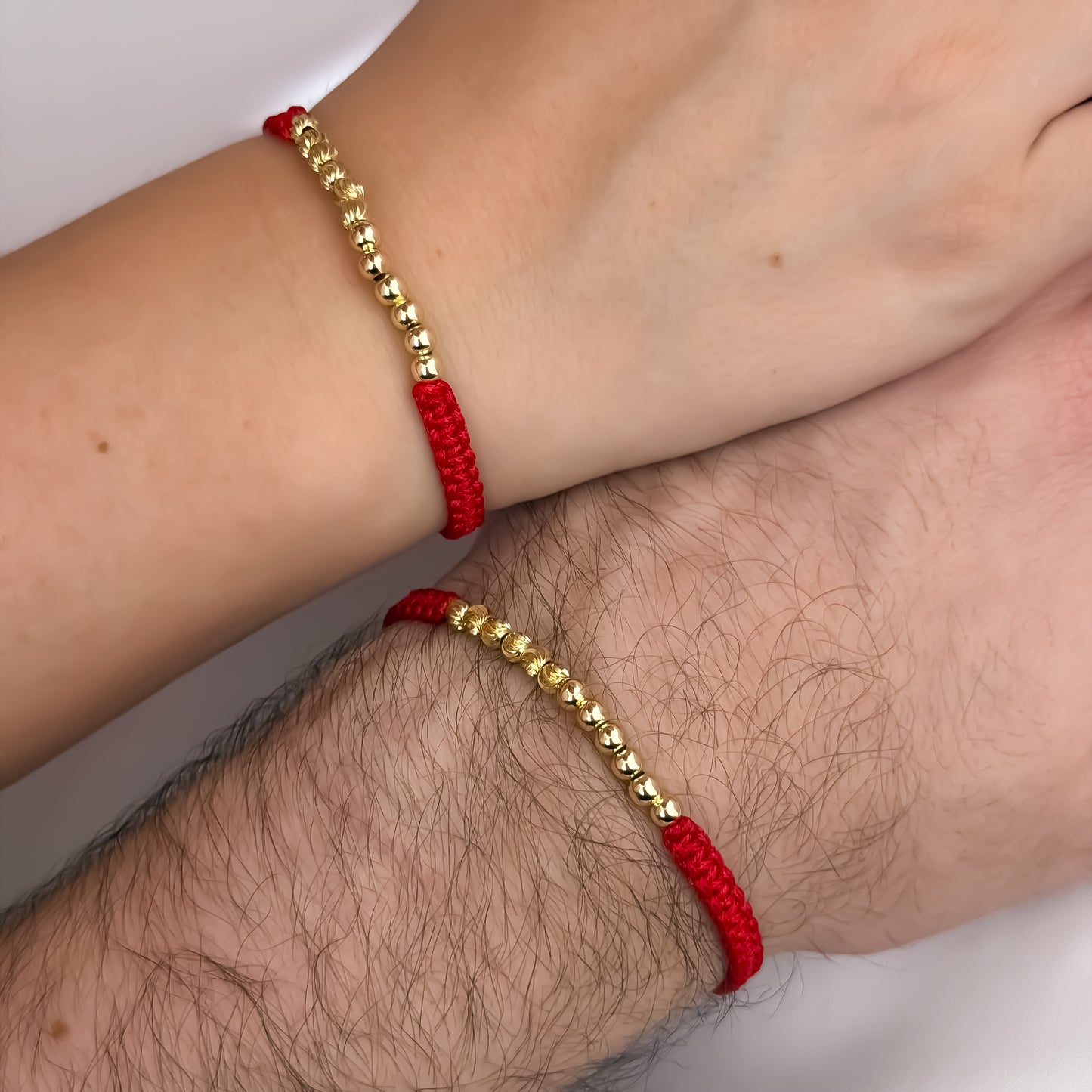 Promoción de 2  Brazaletes De hilo de Amor en Balin Italiano y Liso  4mm y  Liso  en Oro Laminado 18k con Garantia de ´por vdia