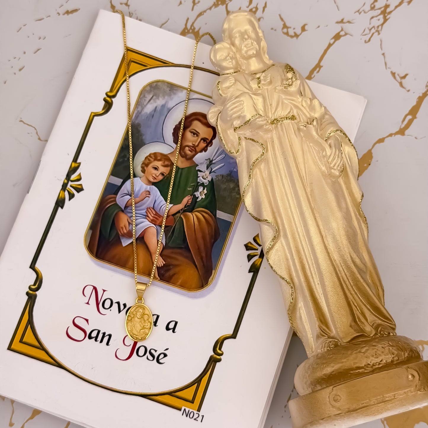 Cadena Tejido Veneciano de 45cm + Dije de San Jose en Oro Laminado 18k con Garantia de por vida + Obsequi de Porcelana de San Jose + Novena de San Jose