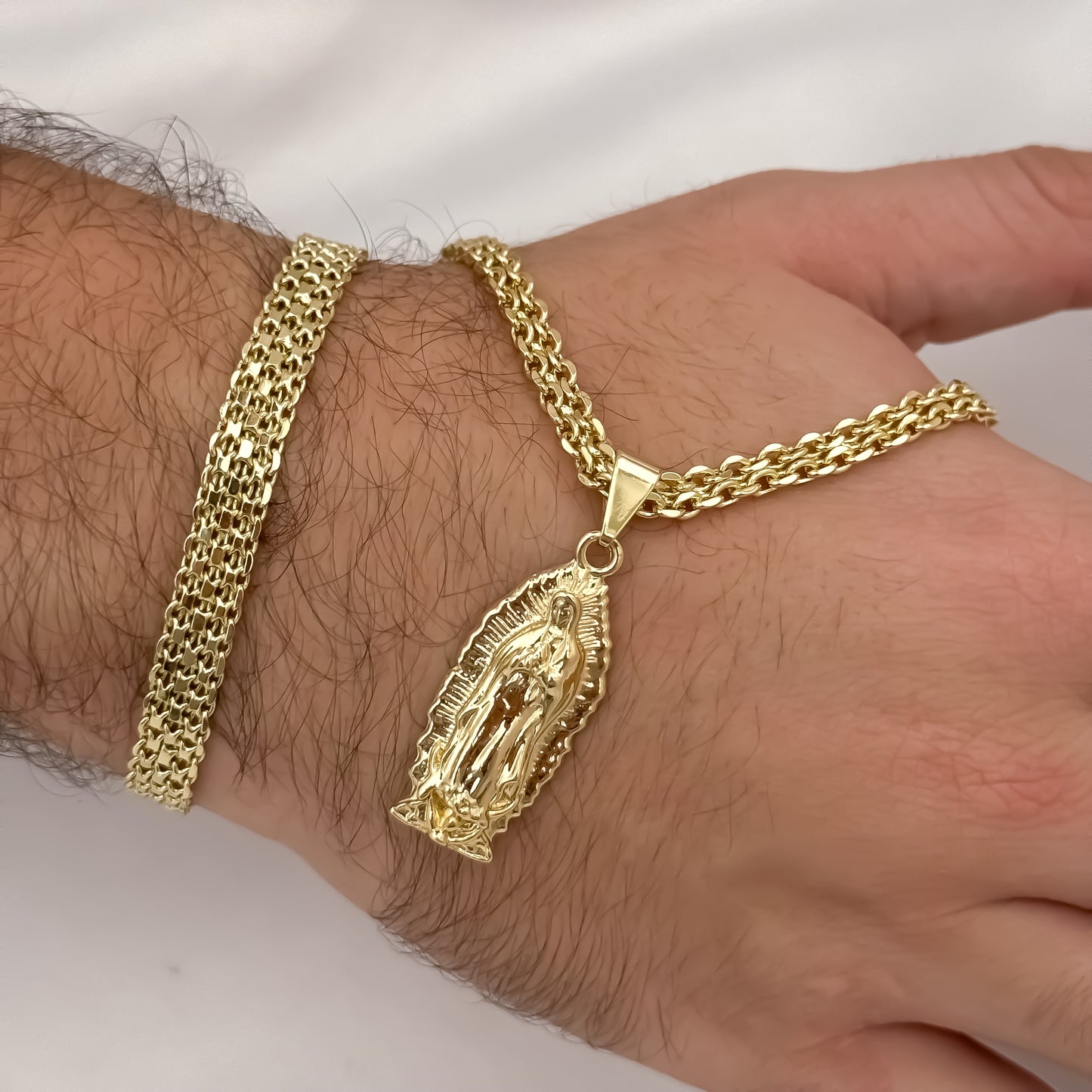 Cadena Tejido Chino de Hombre de 60cm de 4mm + Virgen de Guadalupe Tallada + Pulsera Chino Gruesa de 22cm de 5mm en Oro Laminado 18k con Garantia de por vida