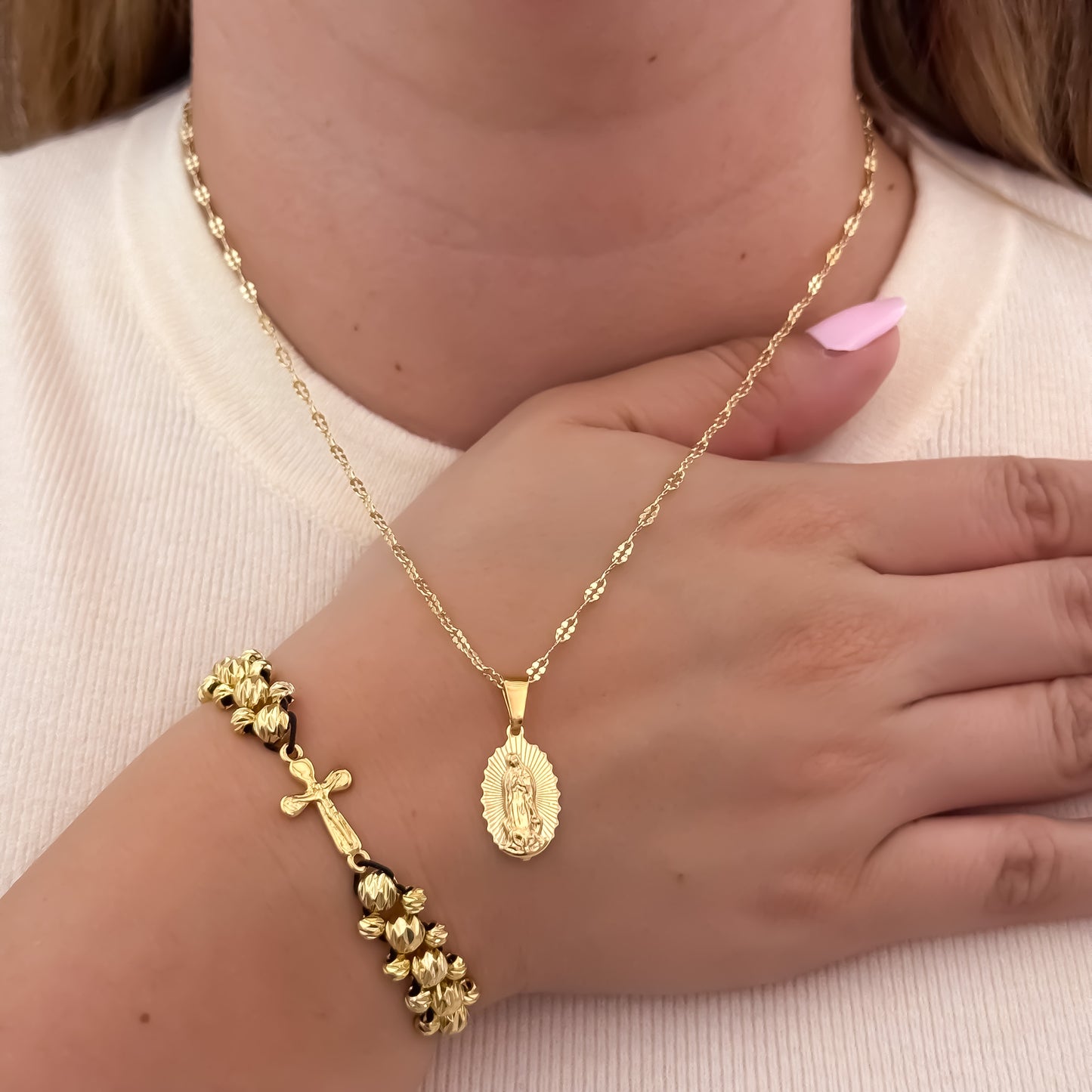 Cadena Tejido Crispeta de Dama de 45cm + Virgen de Guadalupe Tallada + Pulsera Cruz Cristo Madero  Doble Carril en Oro Laminado 18k con Garantia de por vida