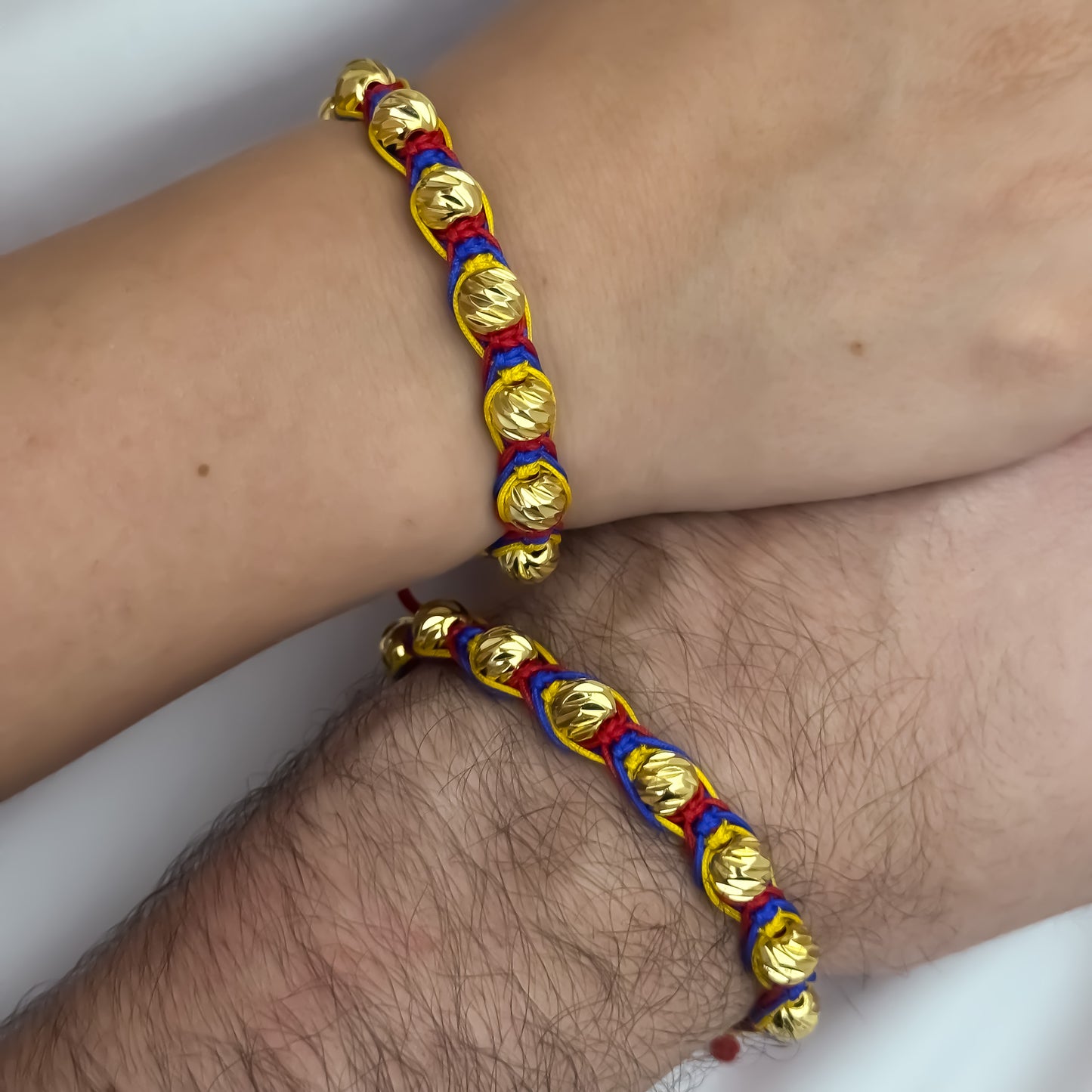Promocion de 2 Pulseras Para Parejas Tricolor de Seleccion Colombia  en Balin Italiano de 6mm en Oro Laminado 18k con Garantia de por vida