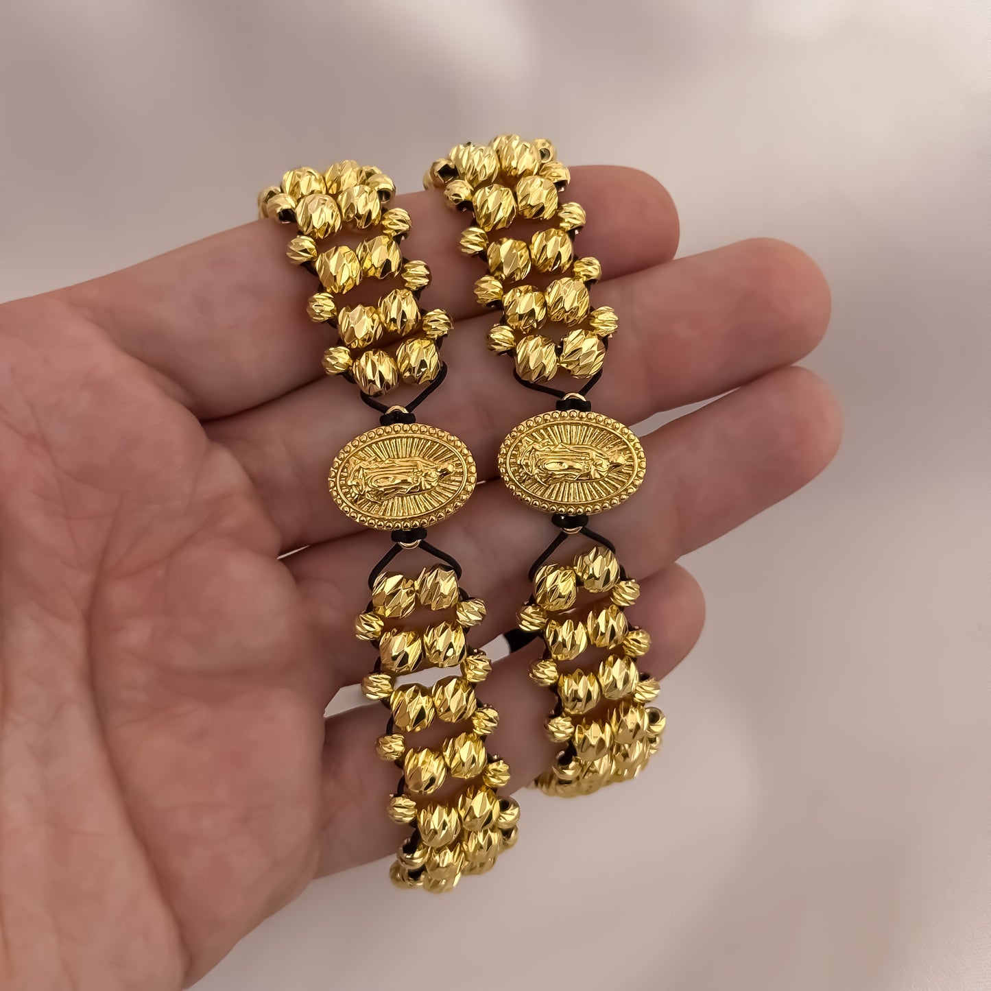 Promoción de 2 Pulseras para Parejas Cuatro Carriles  en Balin Italiano de 6mm con Amuleto protector de Virgen de Guadalupe en Oro Laminado 18k con Garantía de por vida