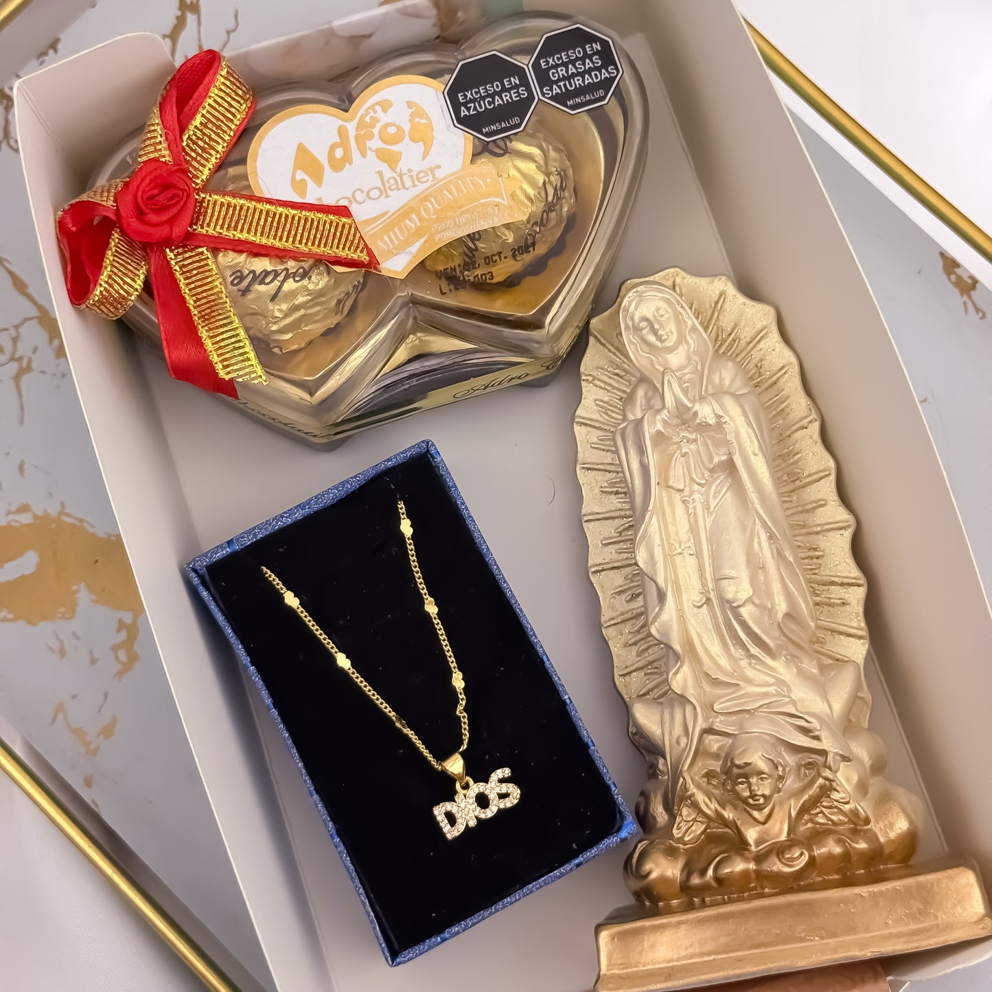 El Regalo Perfecto para Mama Cadena Tejido Cubana + Dije Dios con Micro Circones Cristales en Oro Laminado 18k con Garantia de por vida + Porcelana de Virgen de Guadalupe + Chocolate