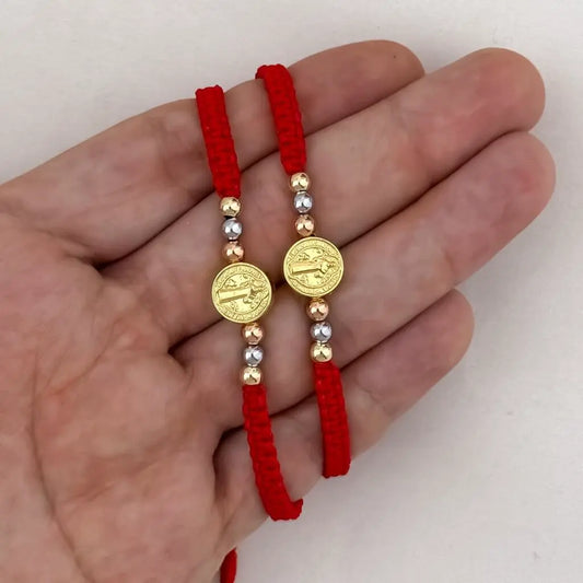 Par De Manillas Para Parejas En Tejido Rojo Con Balines Tres Oros Y Herraje De San Benito
